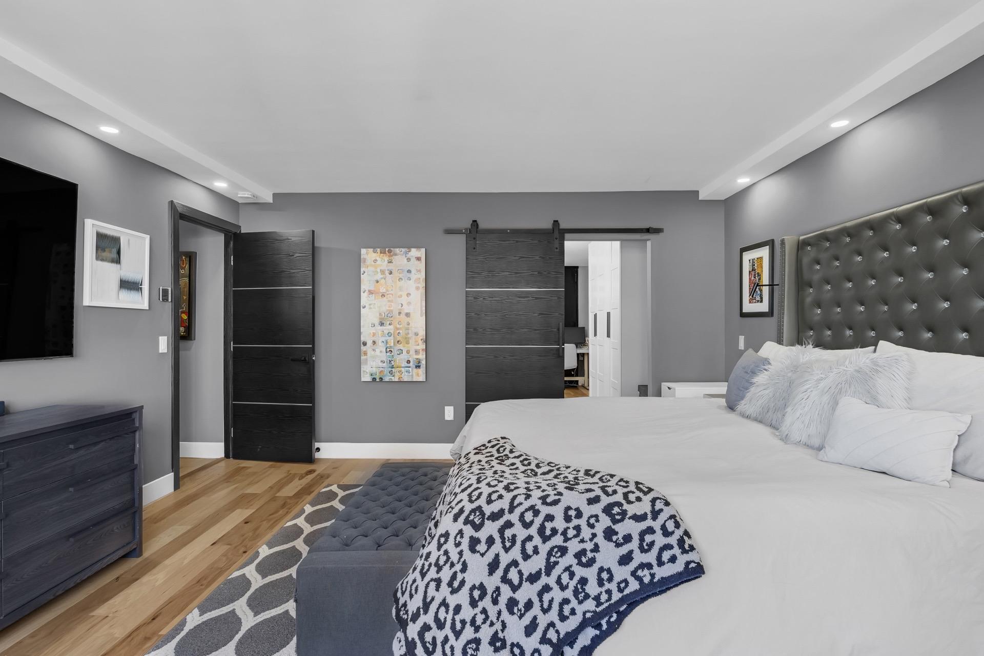 Apartment 93rd  Manhattan, NY 10128, MLS-868398-12