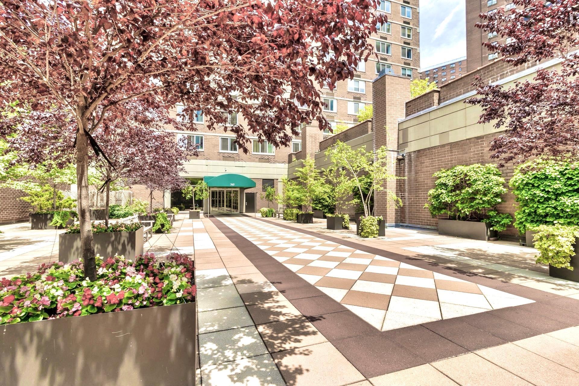 Apartment 93rd  Manhattan, NY 10128, MLS-868398-17