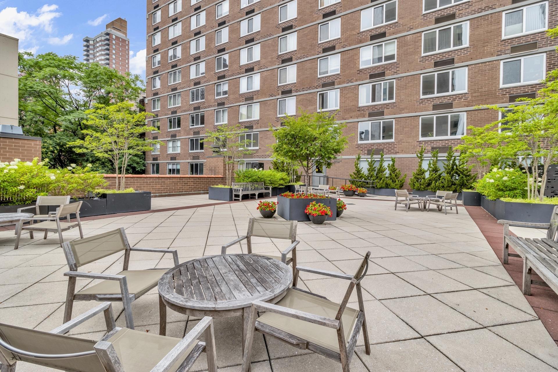 Apartment 93rd  Manhattan, NY 10128, MLS-868398-35