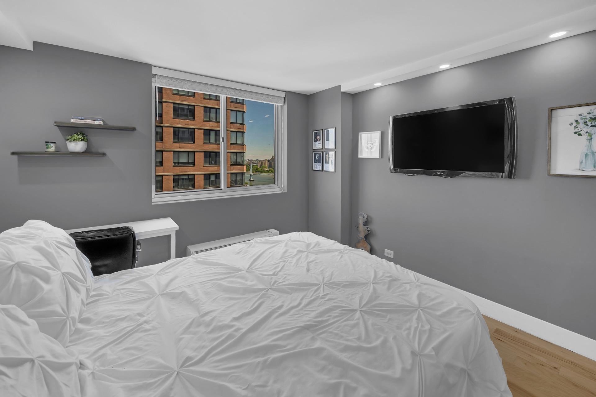 Apartment 93rd  Manhattan, NY 10128, MLS-868398-9