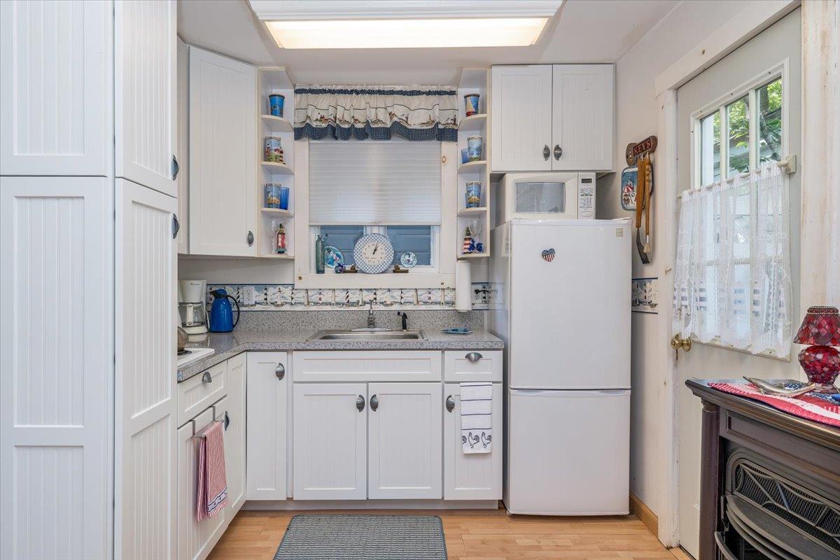 Single Family Cottage  Suffolk County, NY 11933, MLS-868455-9