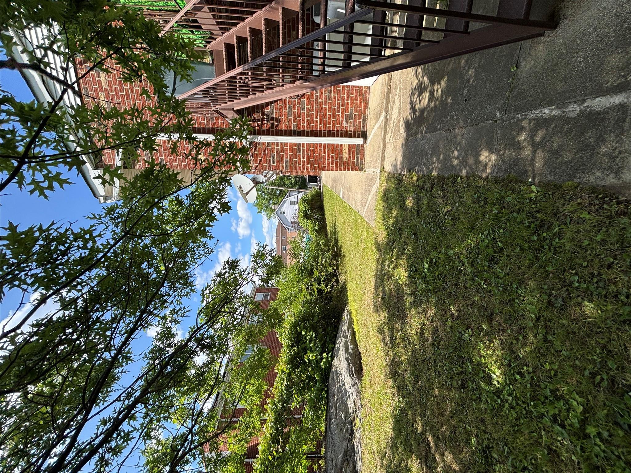 Single Family Light  Bronx, NY 10466, MLS-868545-10