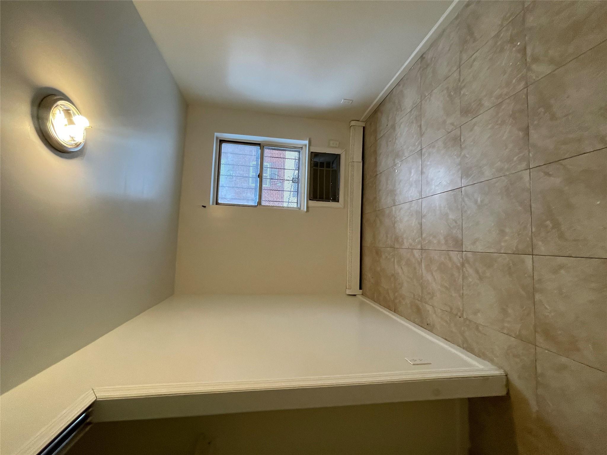 Single Family Light  Bronx, NY 10466, MLS-868545-32
