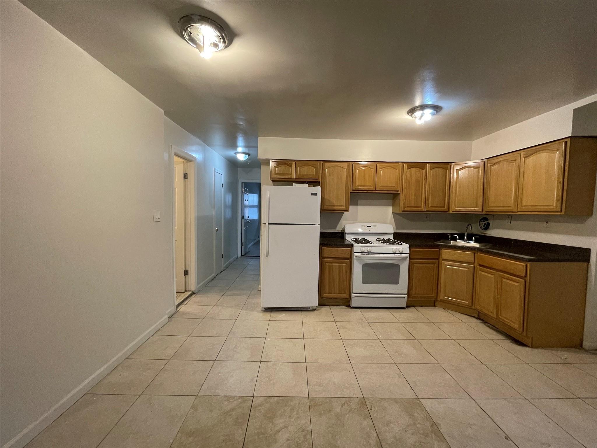 Single Family Light  Bronx, NY 10466, MLS-868545-35