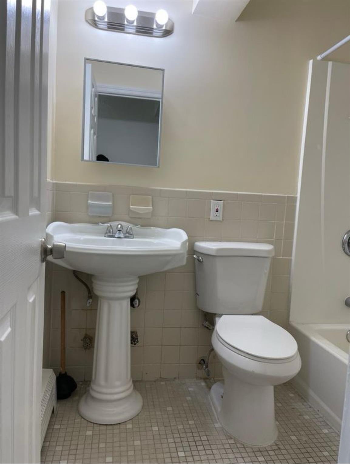 Single Family Light  Bronx, NY 10466, MLS-868545-39