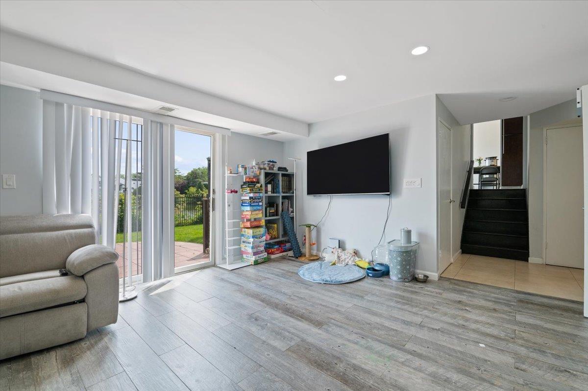 Single Family Derby Nassau County, NY 11598, MLS-868546-10