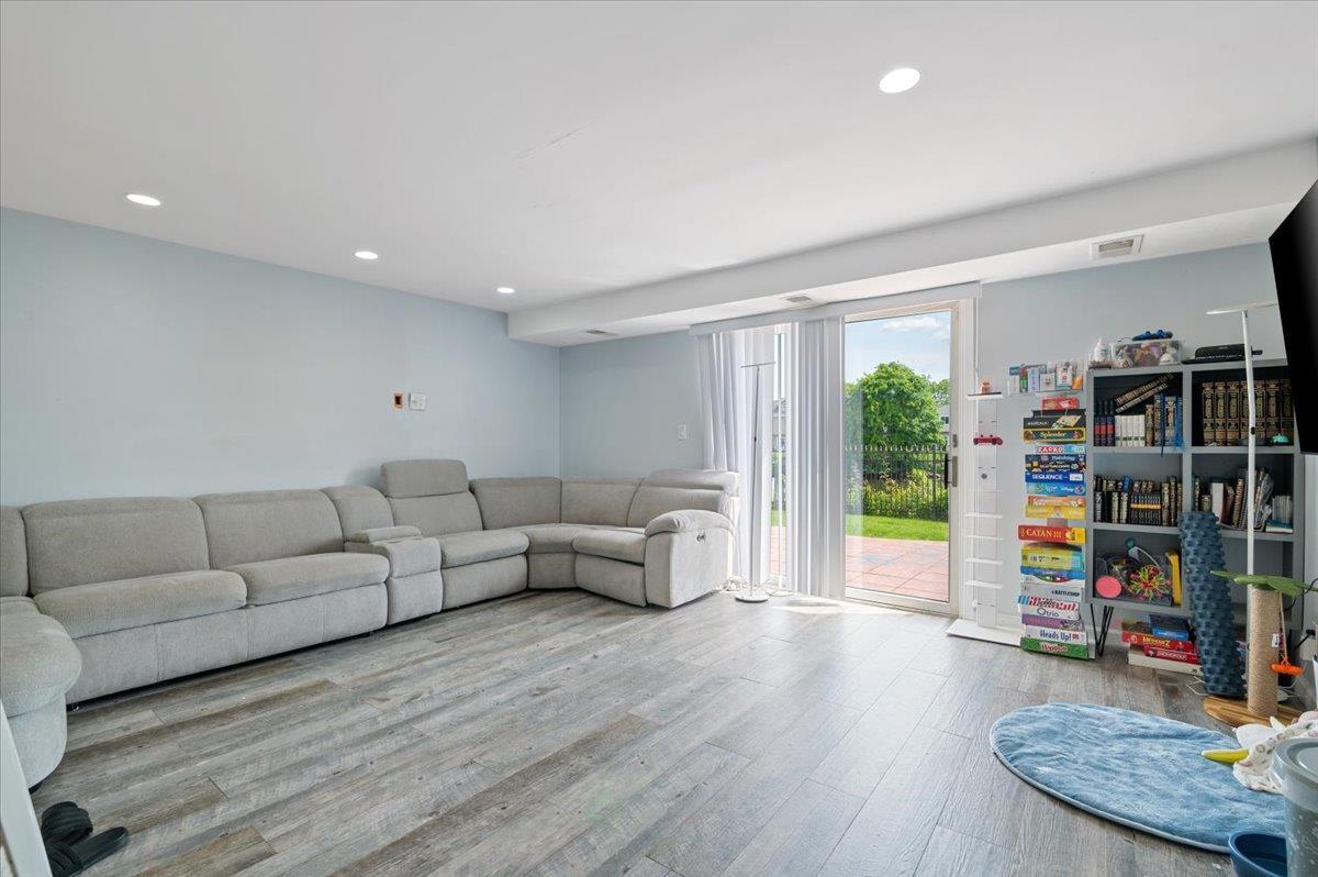 Single Family Derby Nassau County, NY 11598, MLS-868546-11