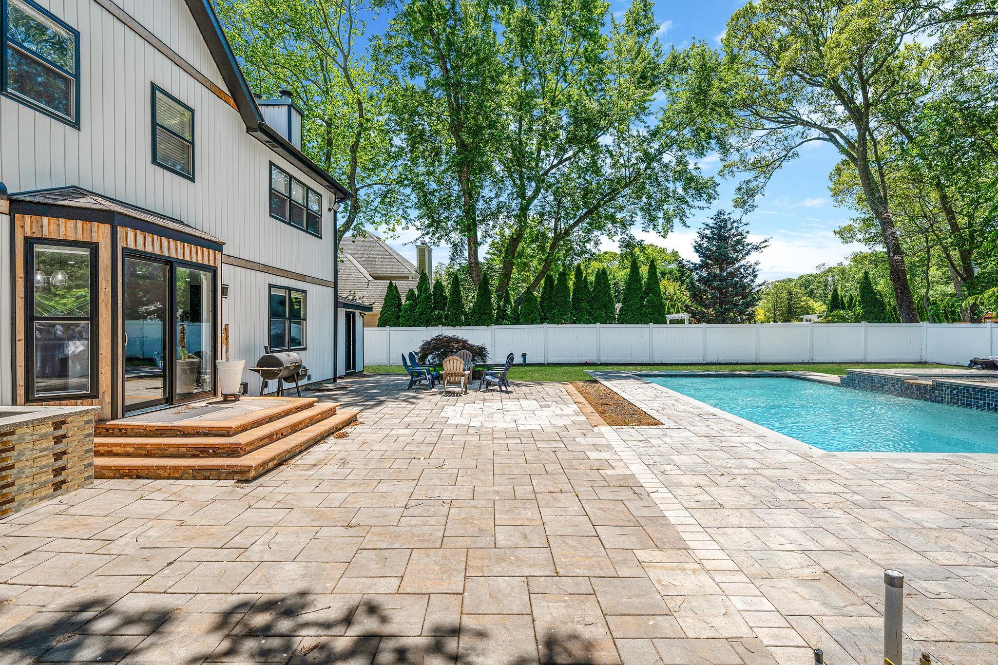 Single Family Hamilton  Suffolk County, NY 11755, MLS-868579-40