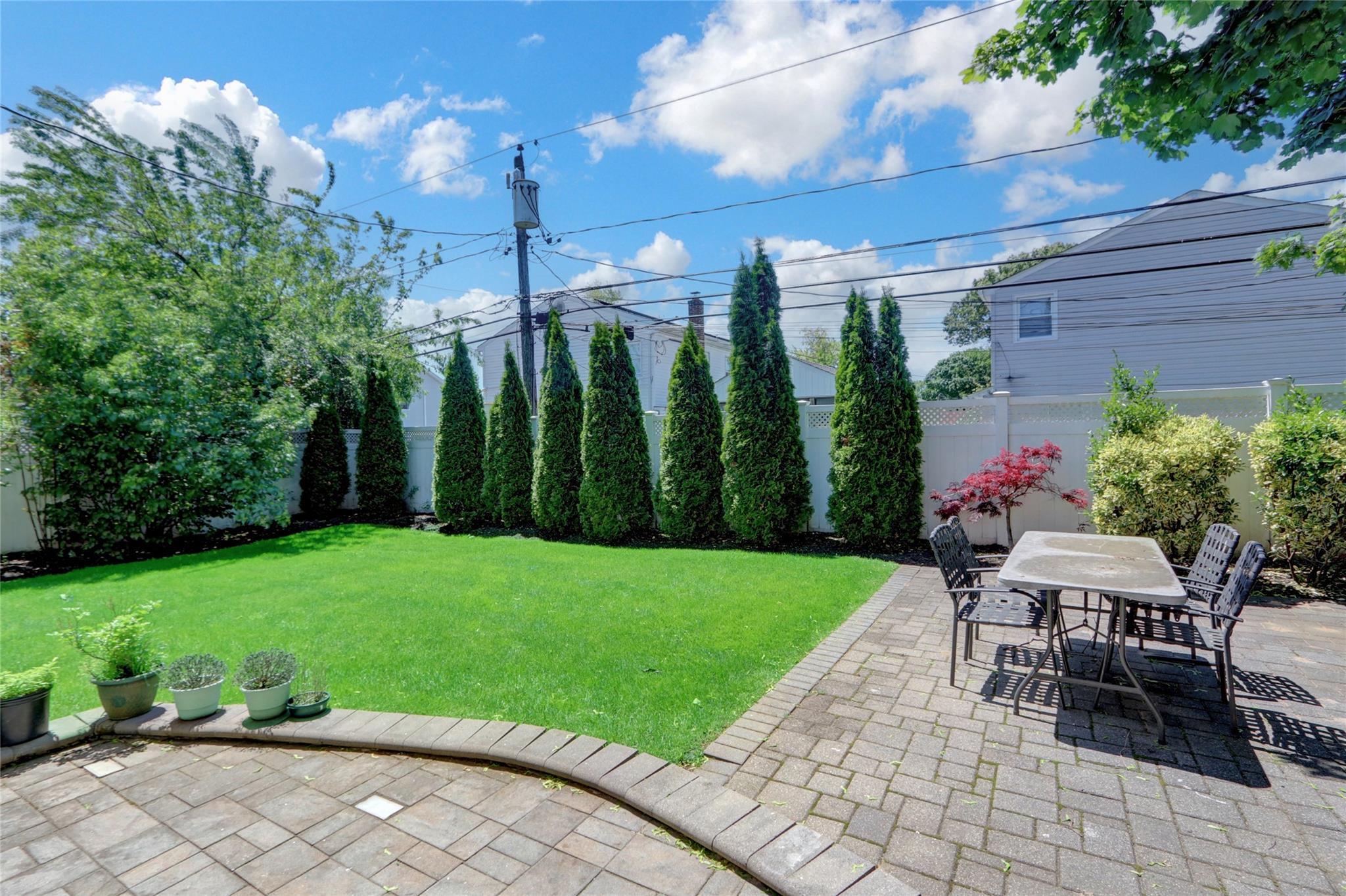 Single Family Wellington  Nassau County, NY 11554, MLS-868622-25
