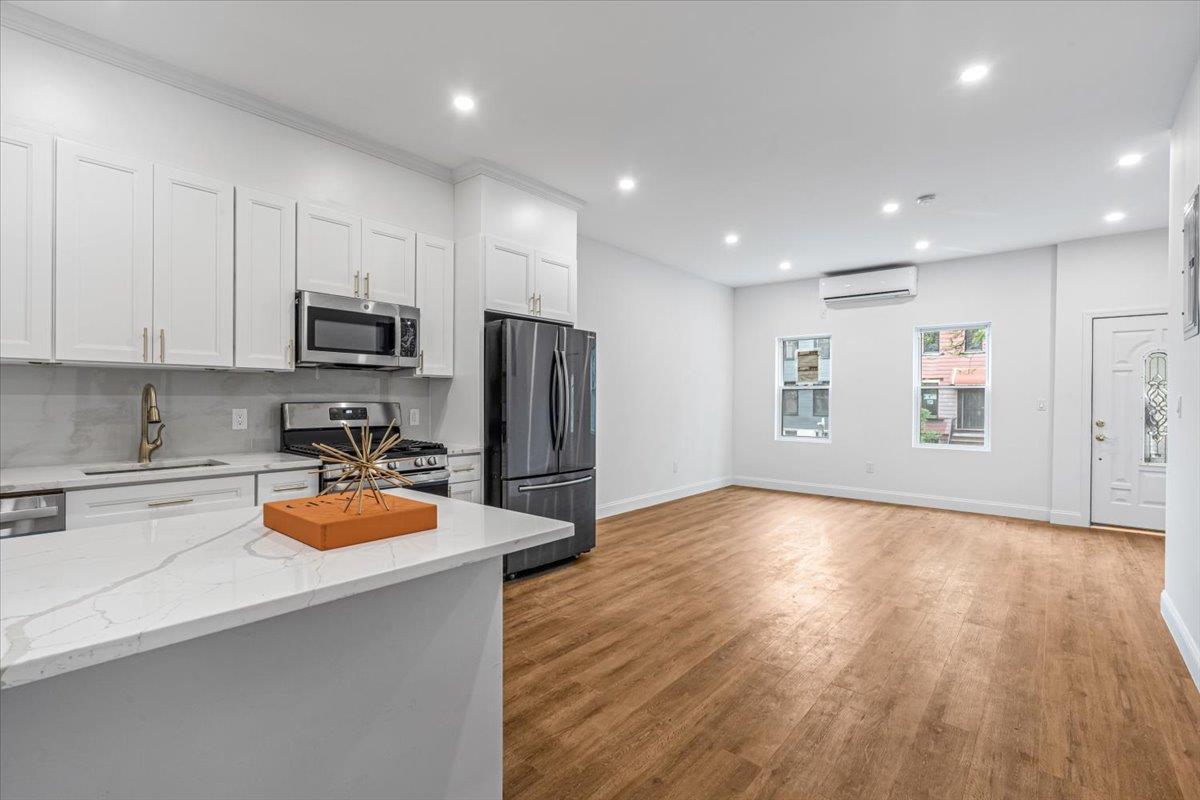Single Family Van Buren  Brooklyn, NY 11221, MLS-868664-18