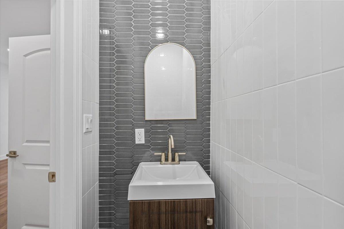 Single Family Van Buren  Brooklyn, NY 11221, MLS-868664-22