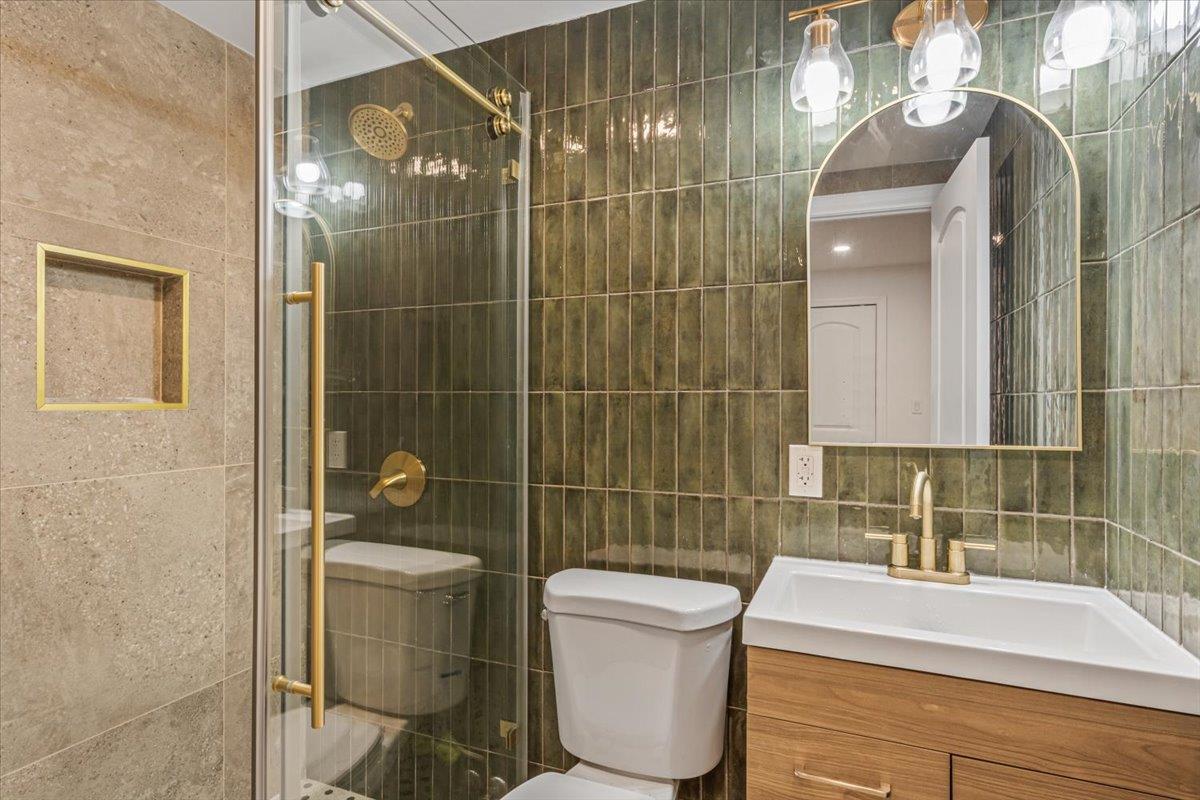 Single Family Van Buren  Brooklyn, NY 11221, MLS-868664-6