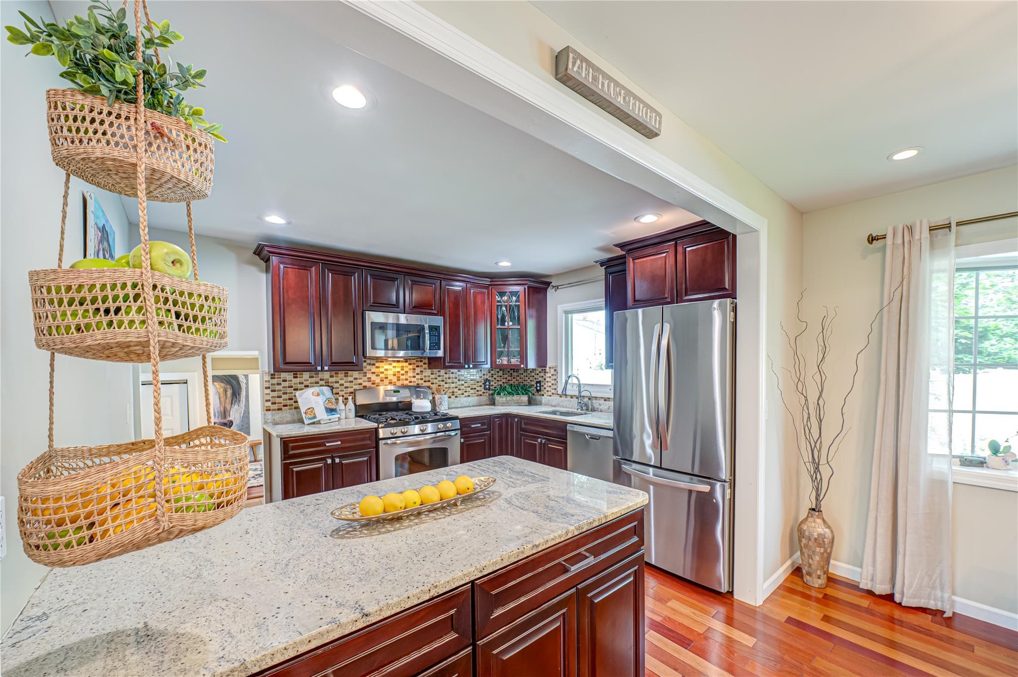 Single Family Sea Cove  Suffolk County, NY 11768, MLS-868693-12
