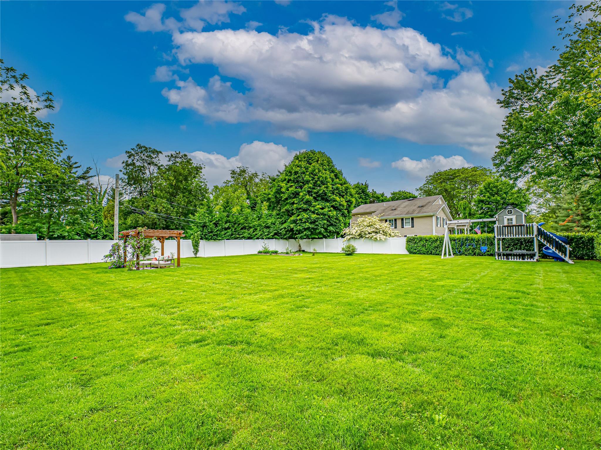 Single Family Sea Cove  Suffolk County, NY 11768, MLS-868693-17
