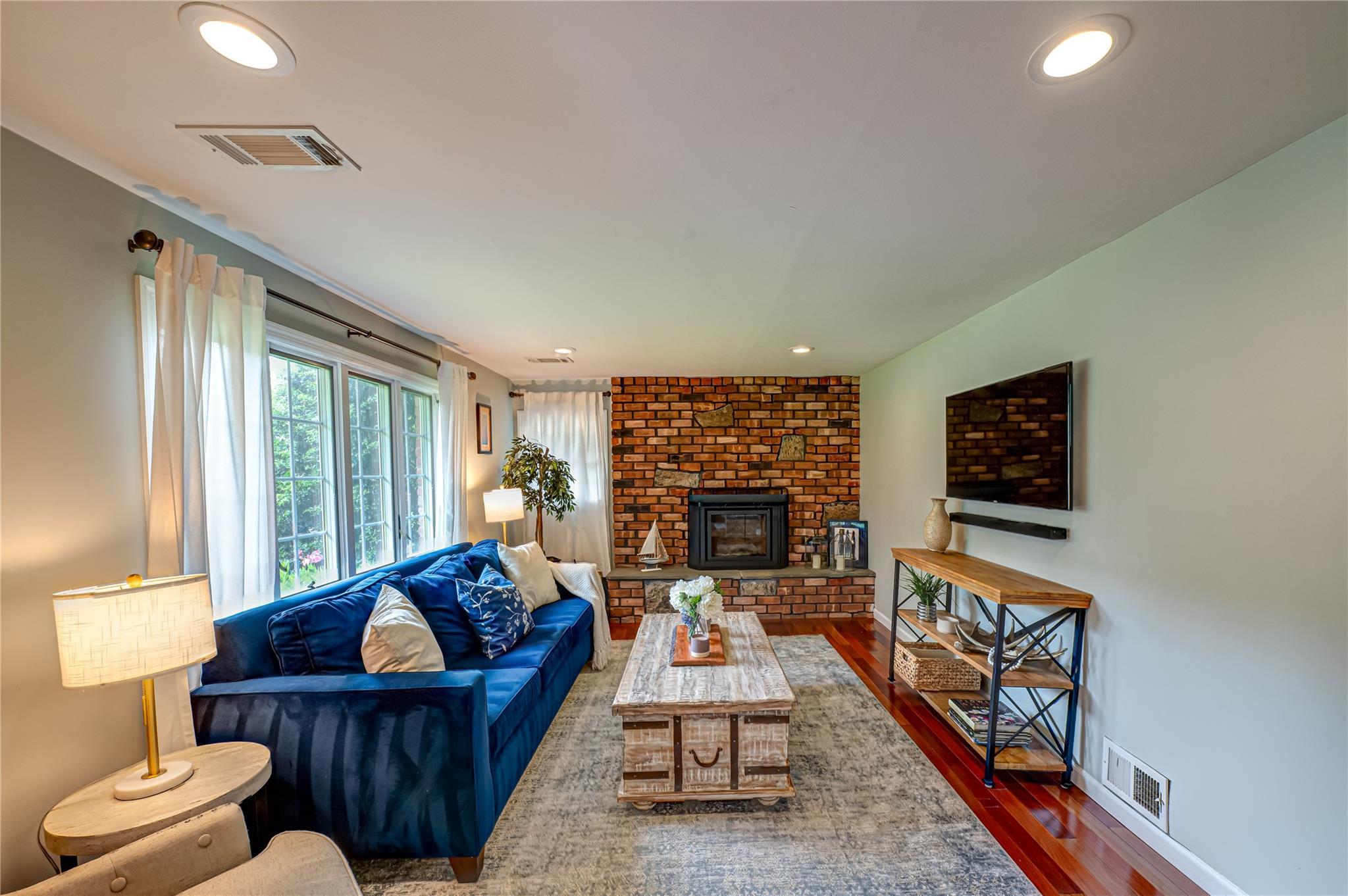 Single Family Sea Cove  Suffolk County, NY 11768, MLS-868693-3