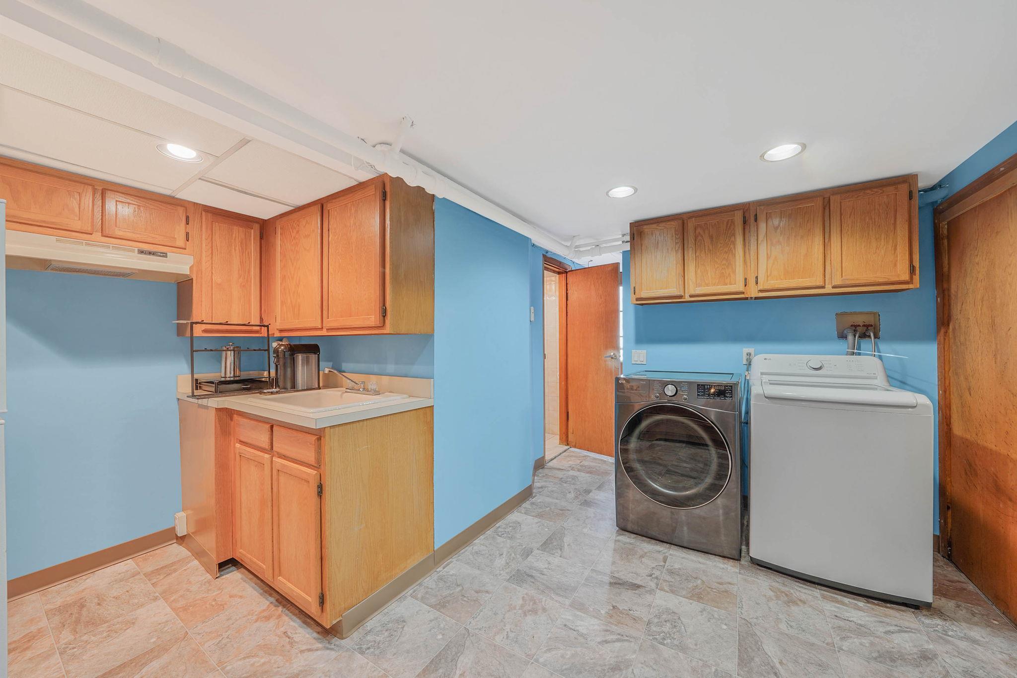 Single Family 71st  Queens, NY 11378, MLS-868702-15