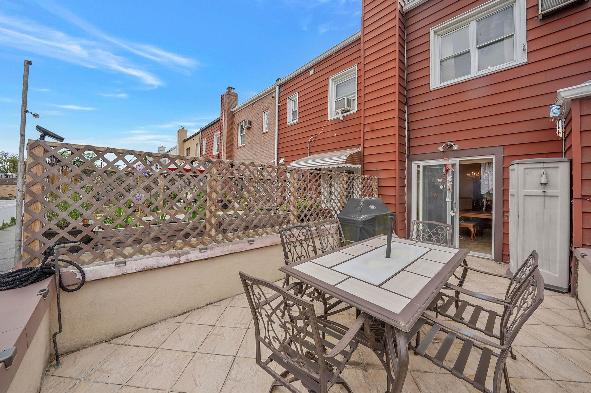 Single Family 71st  Queens, NY 11378, MLS-868702-22