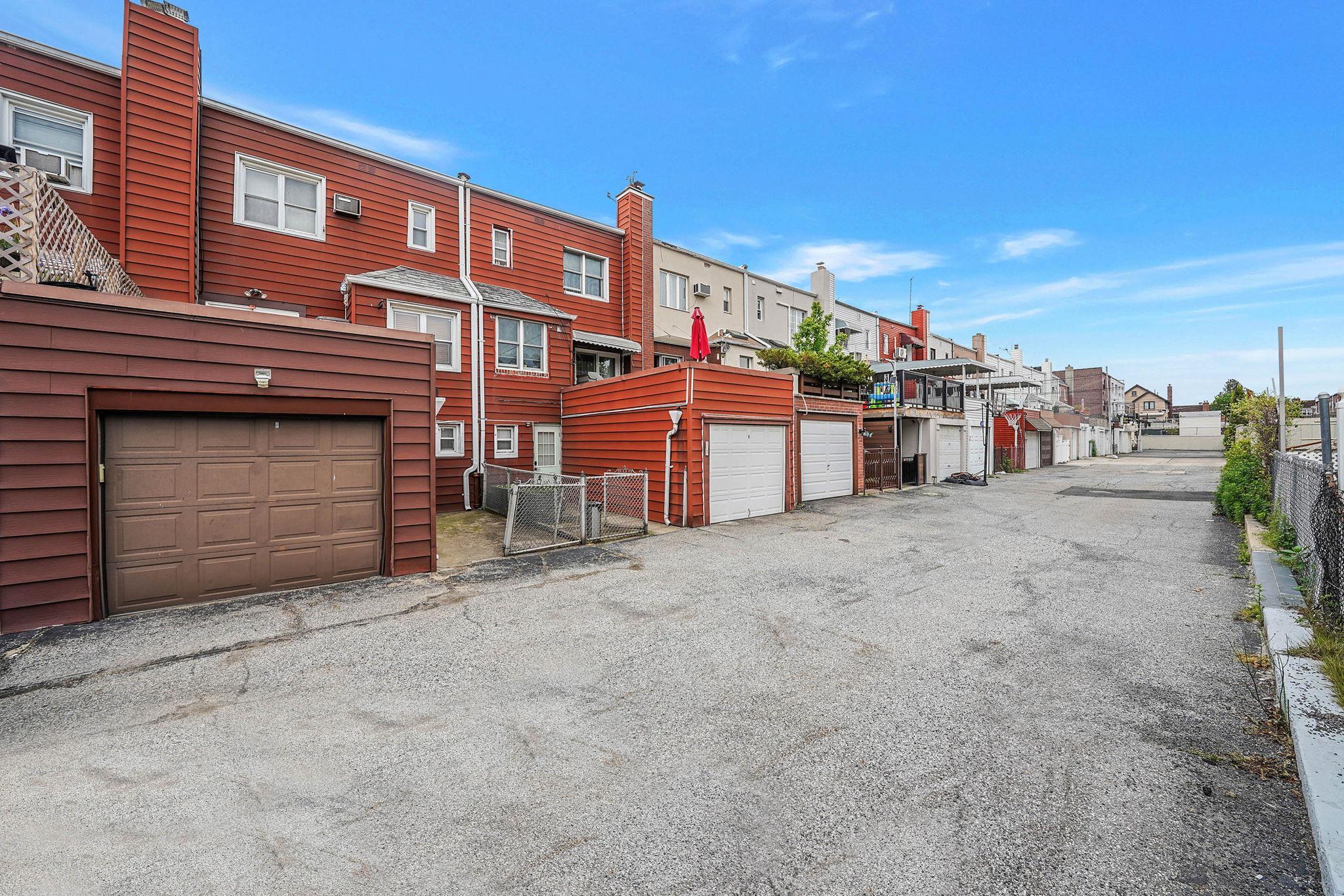 Single Family 71st  Queens, NY 11378, MLS-868702-25