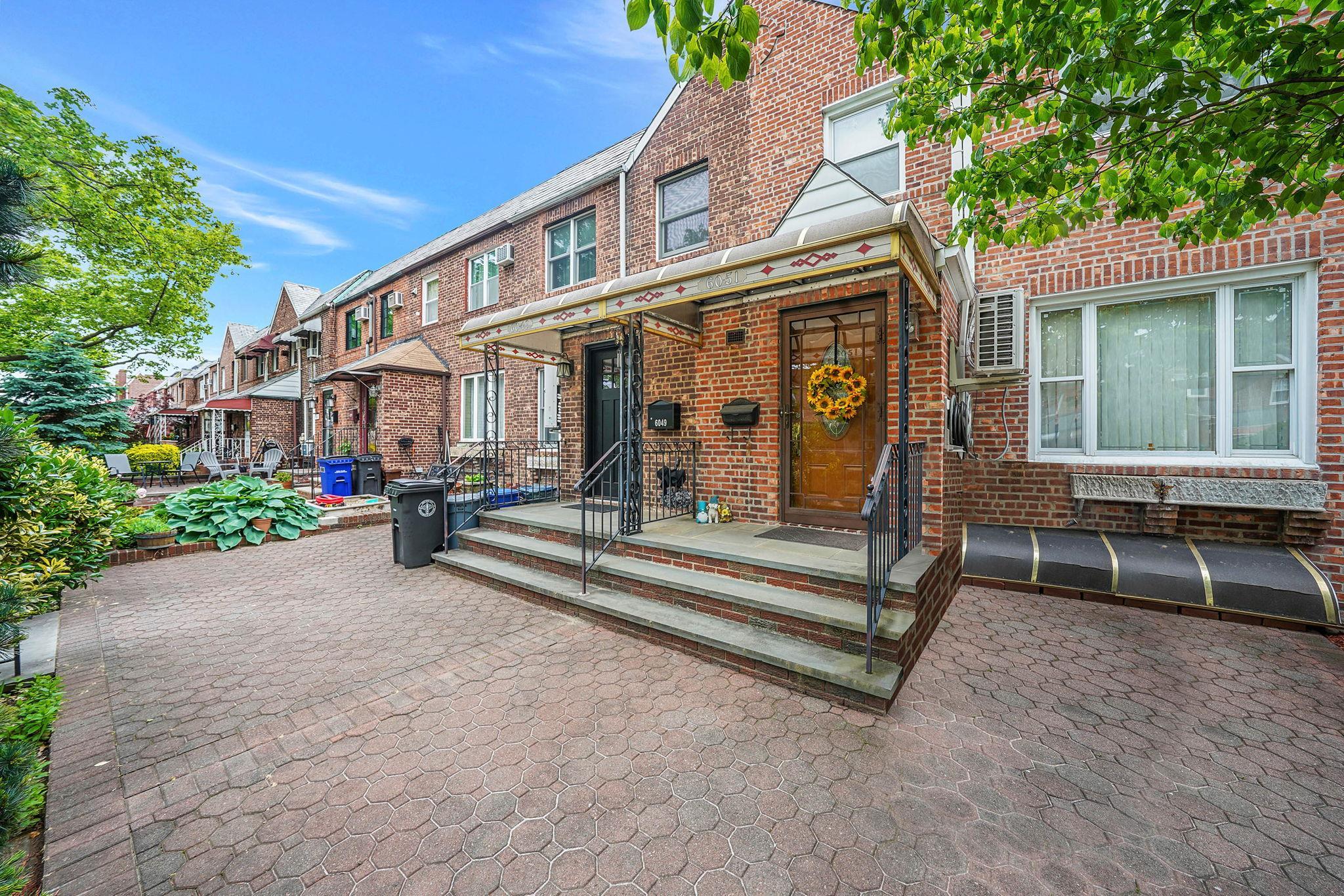 Single Family 71st  Queens, NY 11378, MLS-868702-28