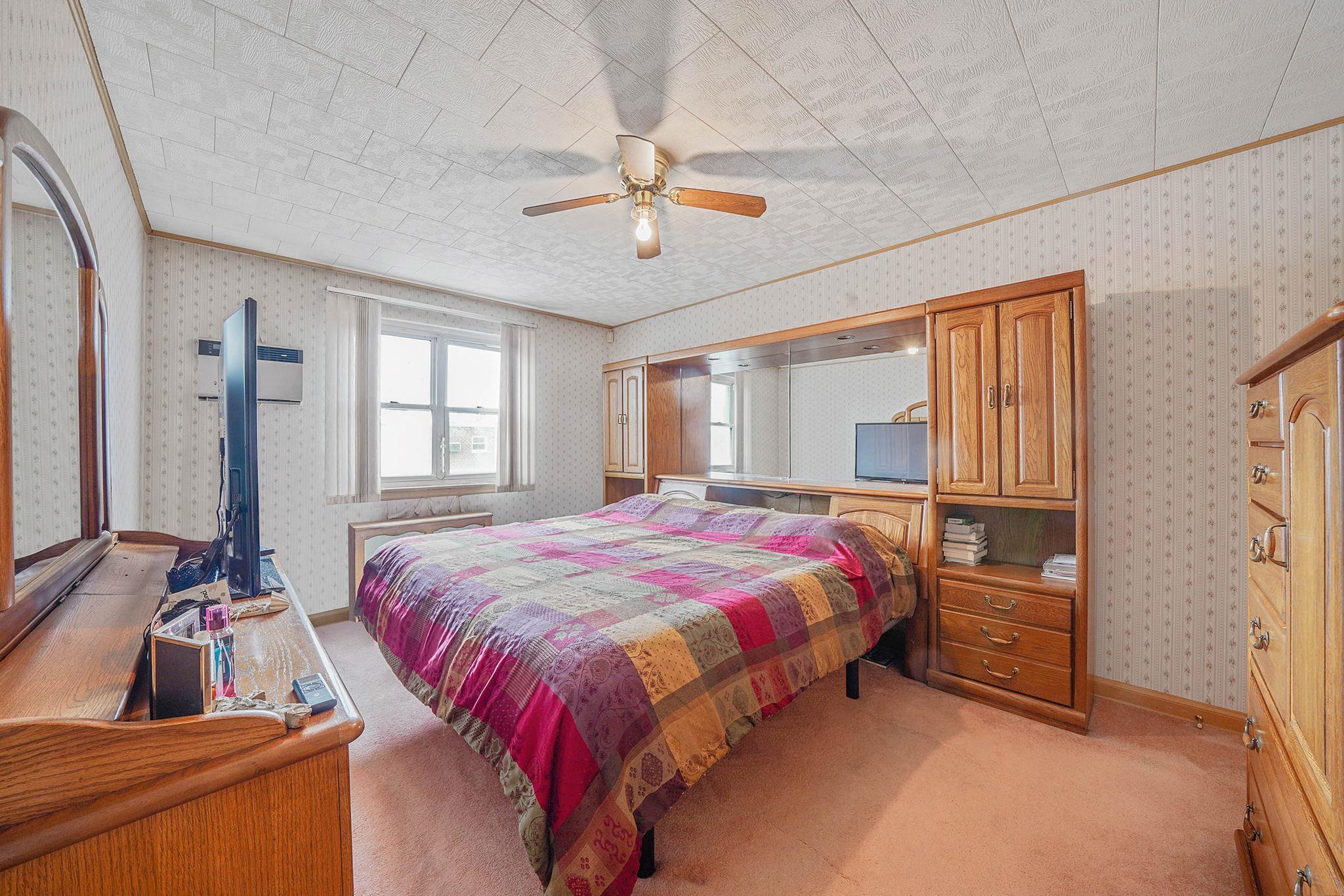 Single Family 71st  Queens, NY 11378, MLS-868702-9