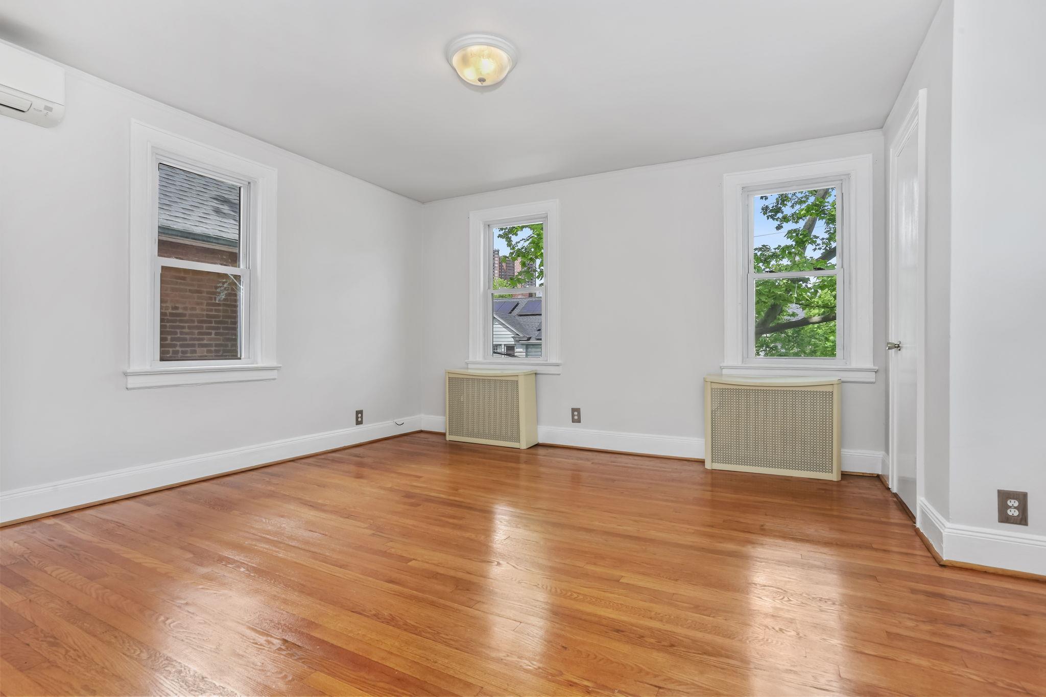 Single Family Tyndall  Bronx, NY 10471, MLS-868729-16