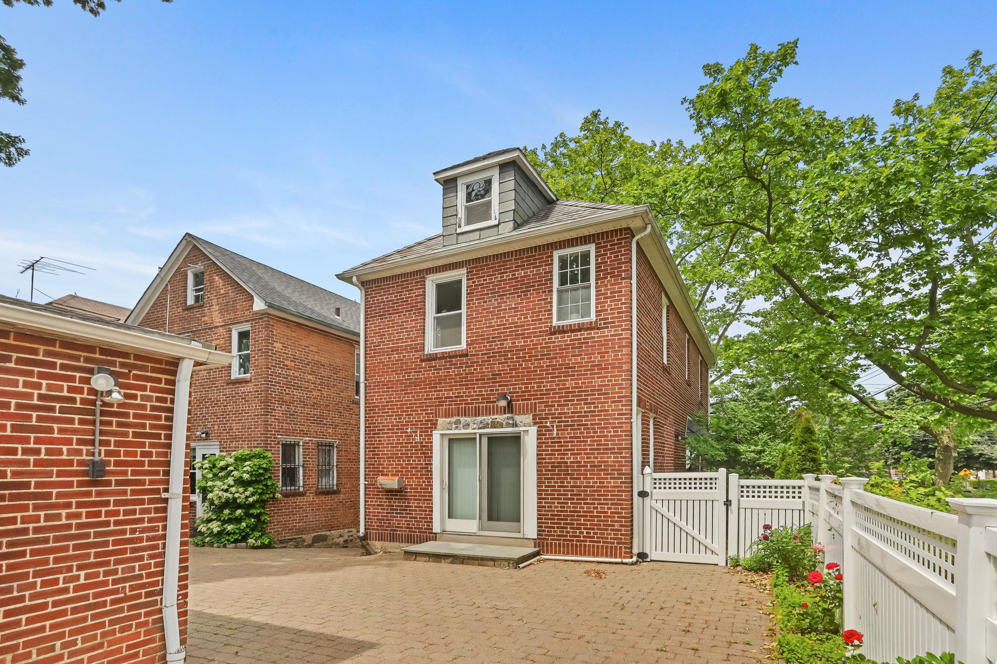 Single Family Tyndall  Bronx, NY 10471, MLS-868729-32