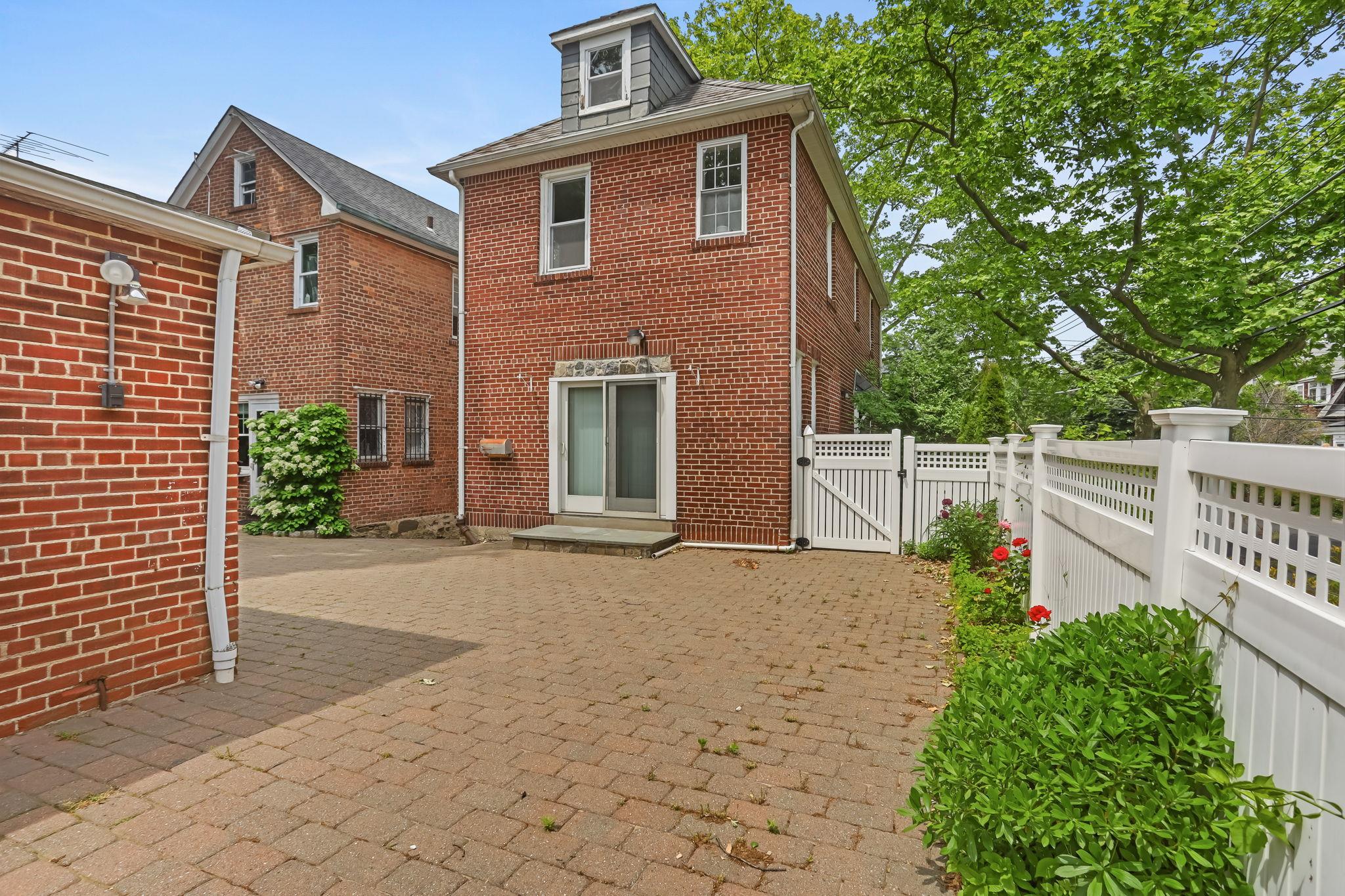Single Family Tyndall  Bronx, NY 10471, MLS-868729-33
