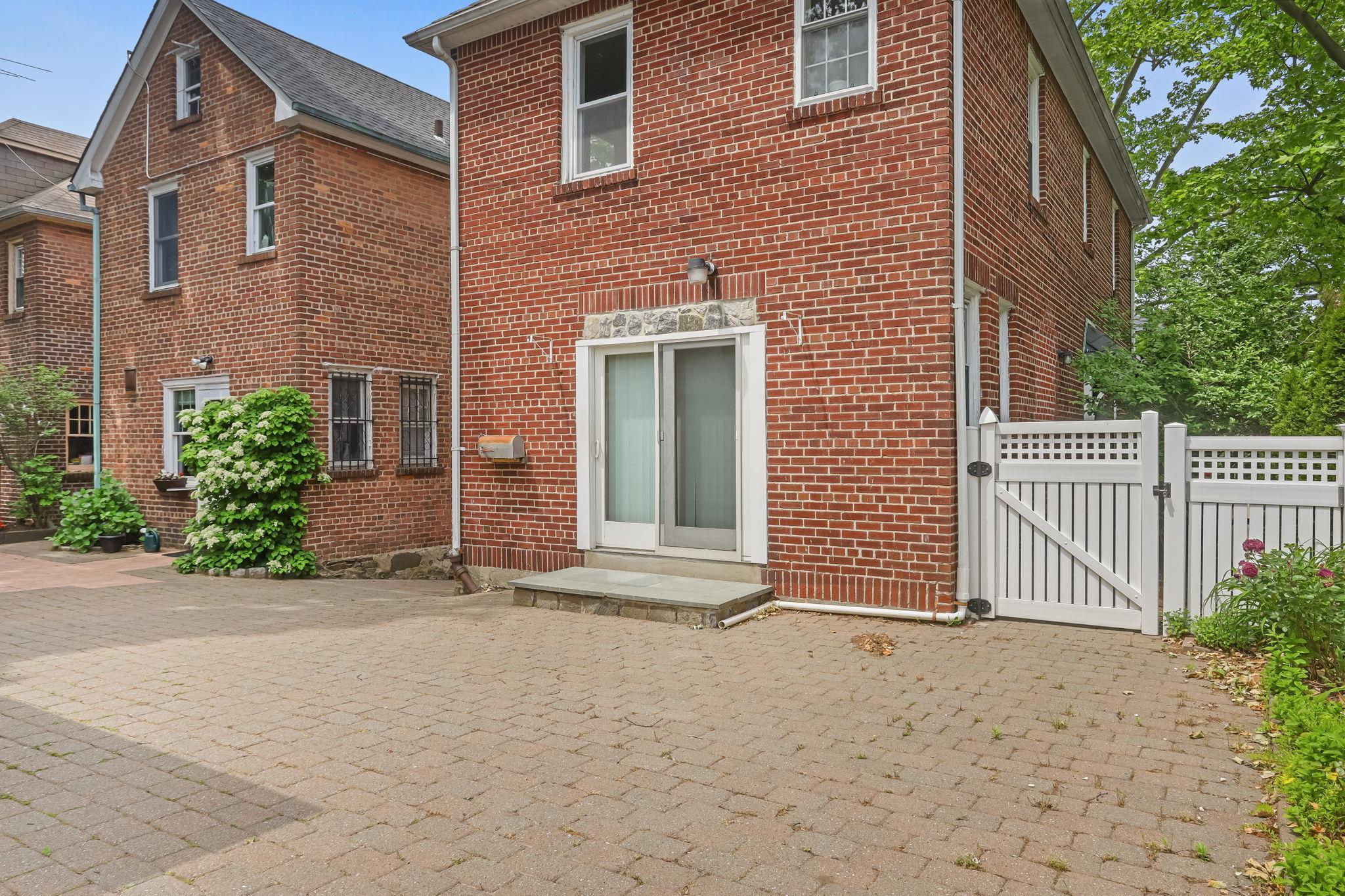 Single Family Tyndall  Bronx, NY 10471, MLS-868729-34