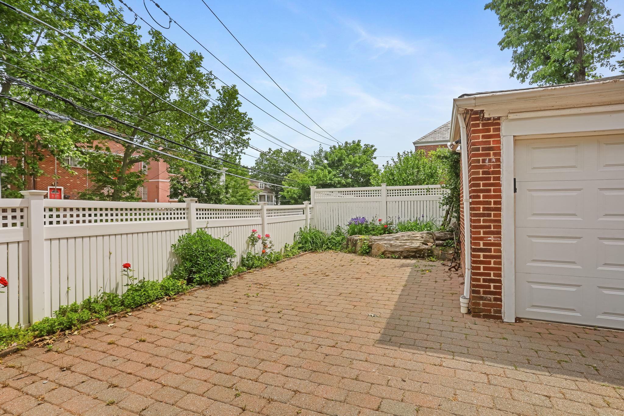 Single Family Tyndall  Bronx, NY 10471, MLS-868729-36