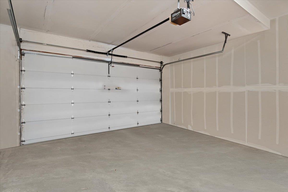 Condo Harbor View  Nassau County, NY 11050, MLS-868733-24