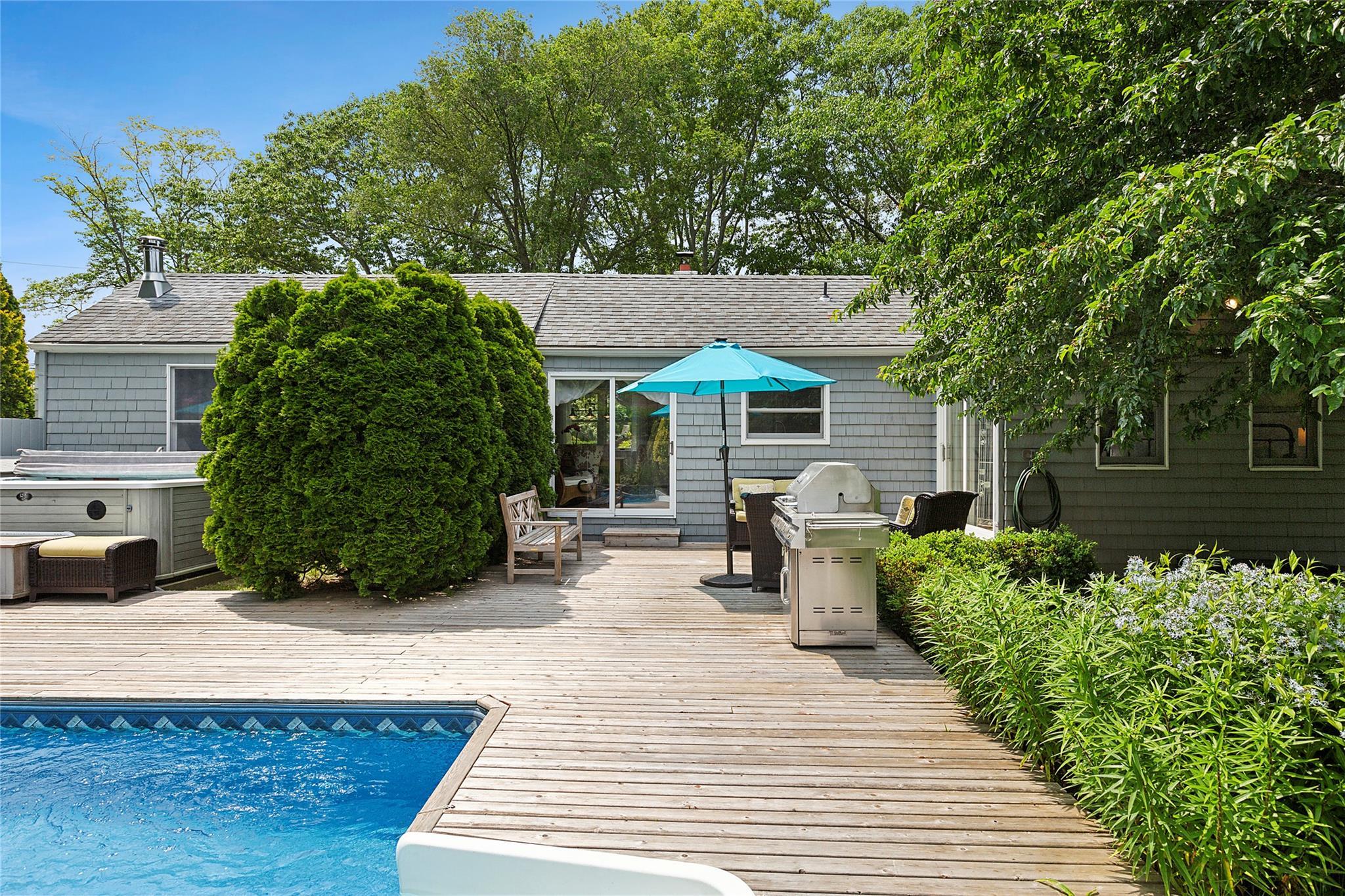 Single Family Maidstone  Suffolk County, NY 11937, MLS-868815-2