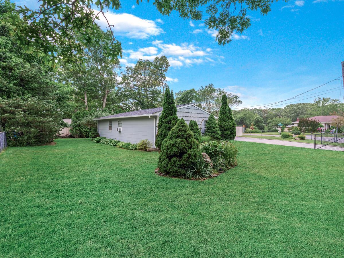 Single Family Pinetop  Suffolk County, NY 11967, MLS-868822-13