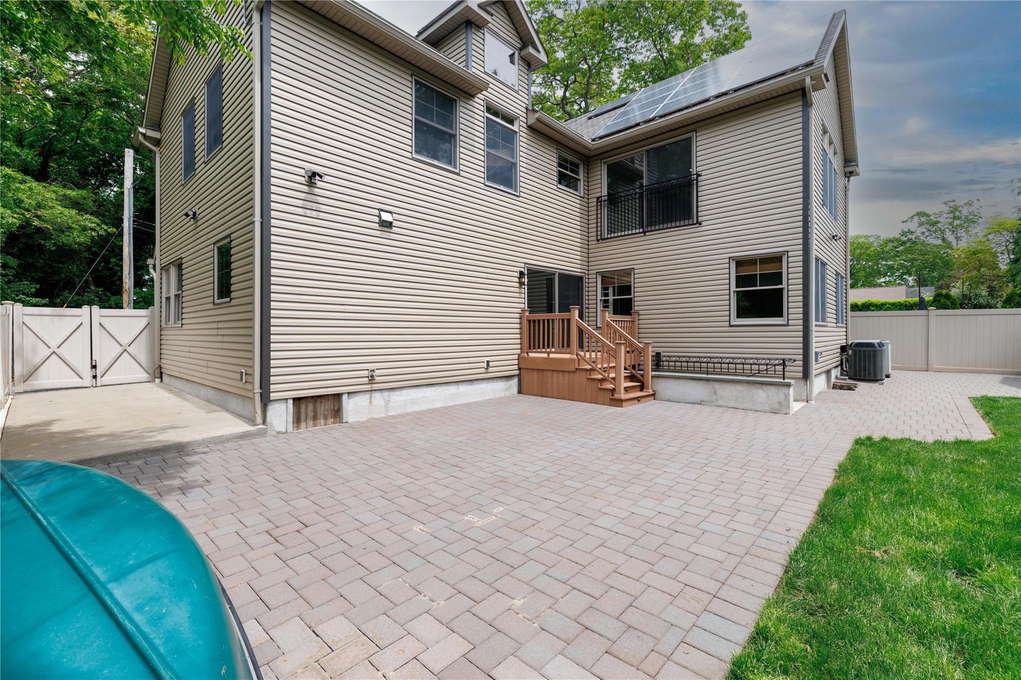 Single Family Commonwealth  Nassau County, NY 11758, MLS-868838-40
