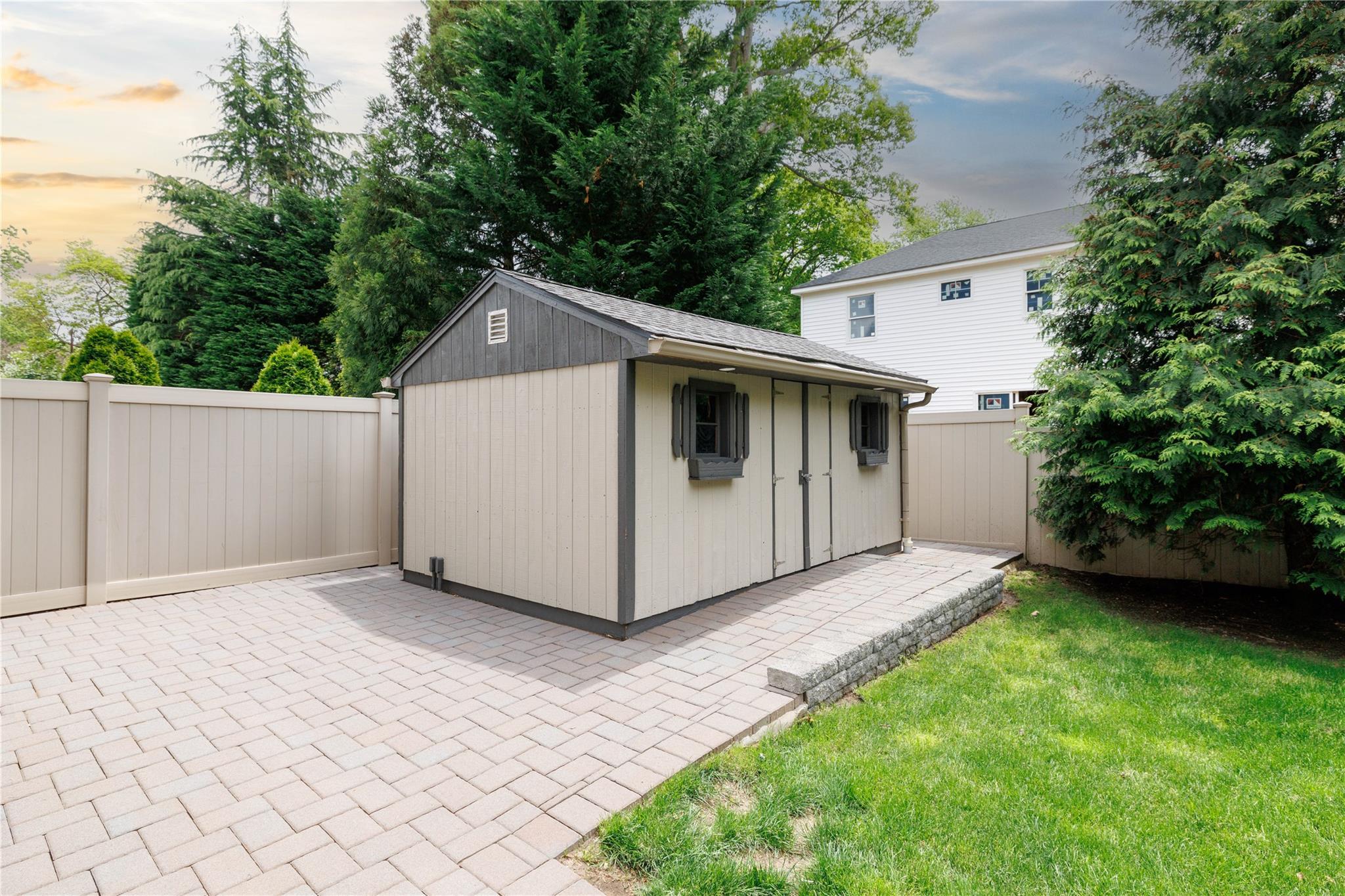 Single Family Commonwealth  Nassau County, NY 11758, MLS-868838-43