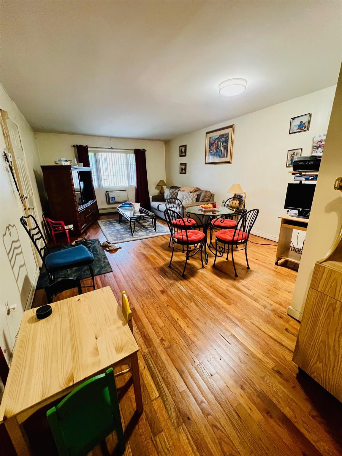 Single Family De Reimer  Bronx, NY 10466, MLS-868851-2