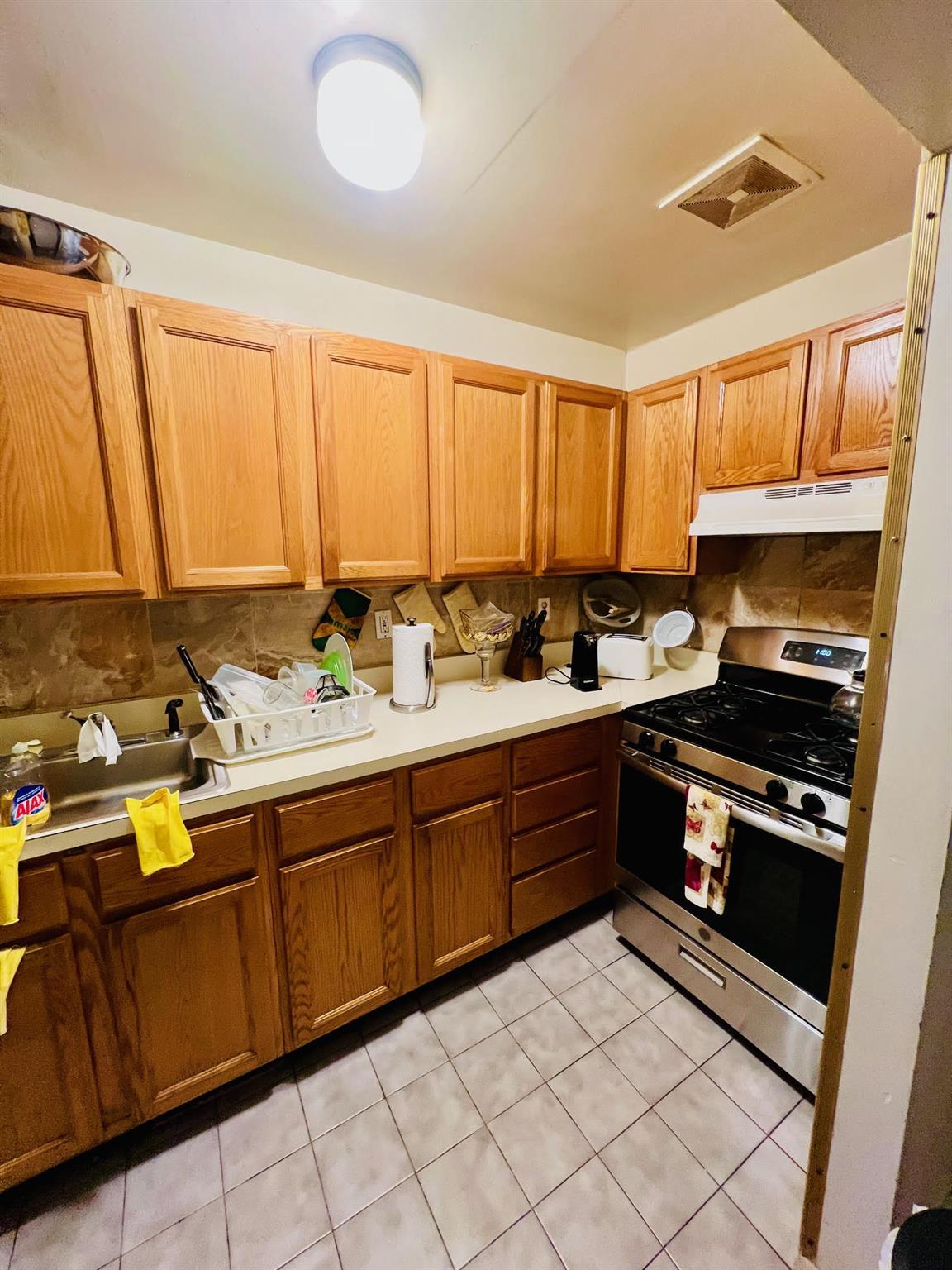 Single Family De Reimer  Bronx, NY 10466, MLS-868851-4