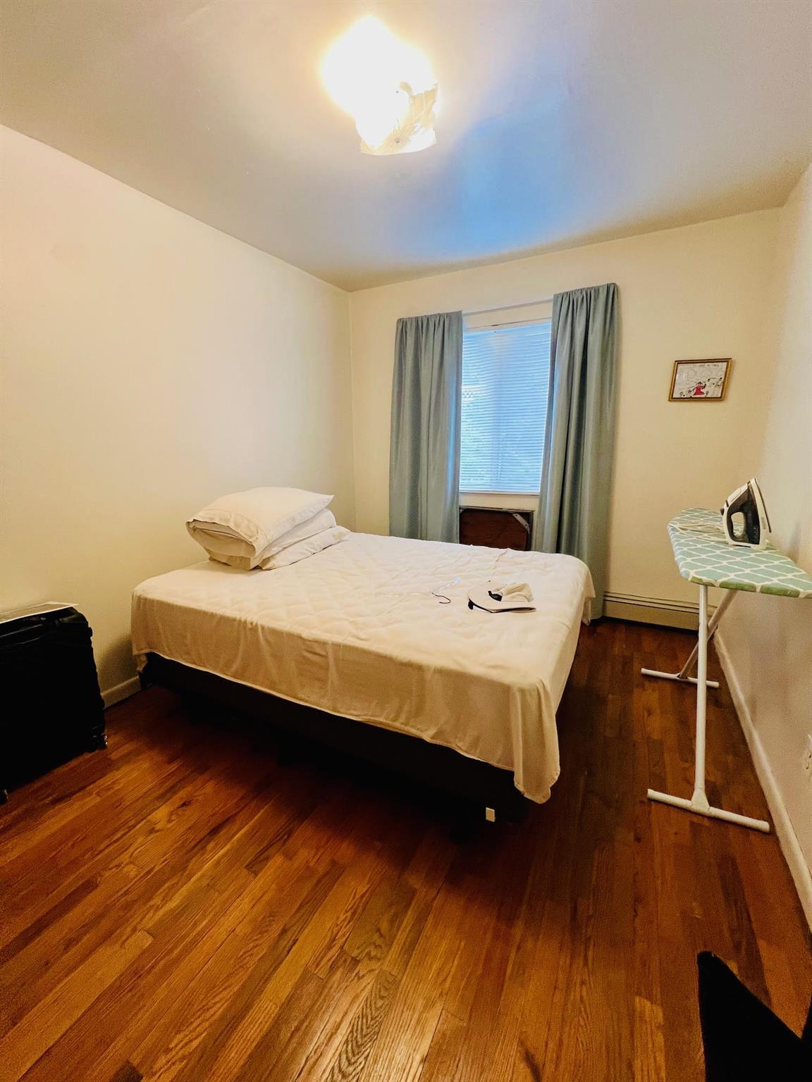 Single Family De Reimer  Bronx, NY 10466, MLS-868851-5