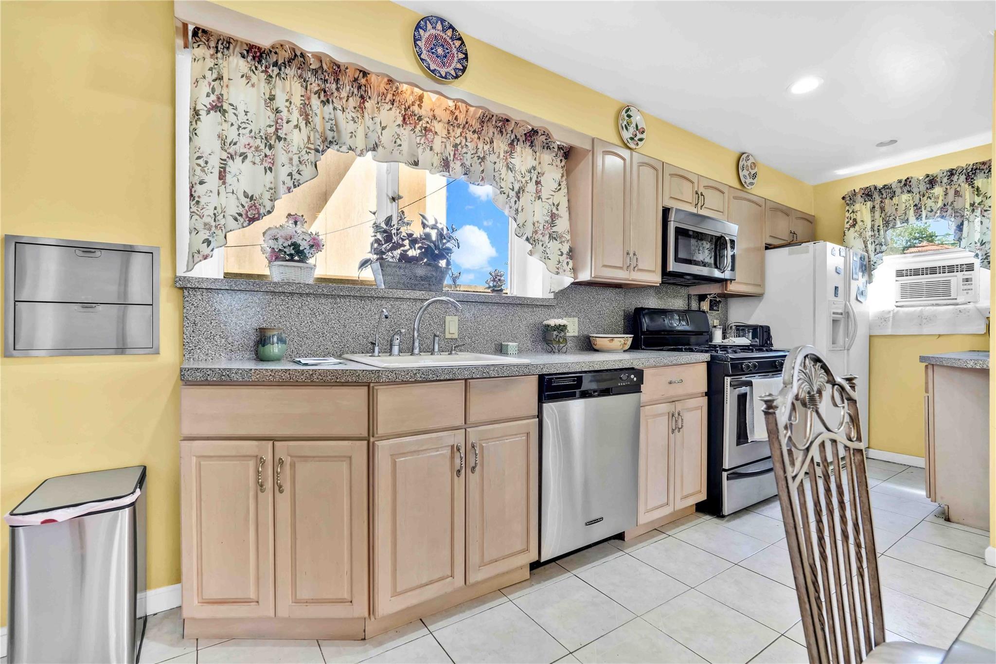 Single Family Malba  Queens, NY 11357, MLS-868871-11