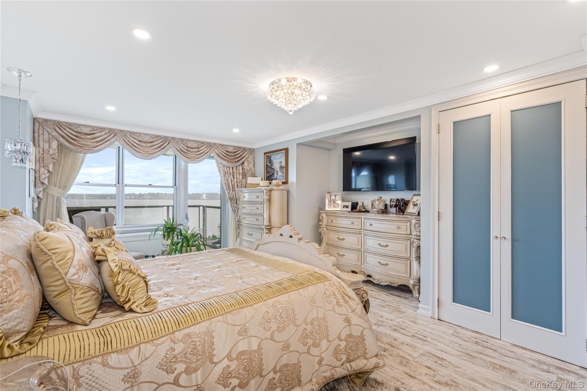 Coop 215th  Queens, NY 11360, MLS-868900-15