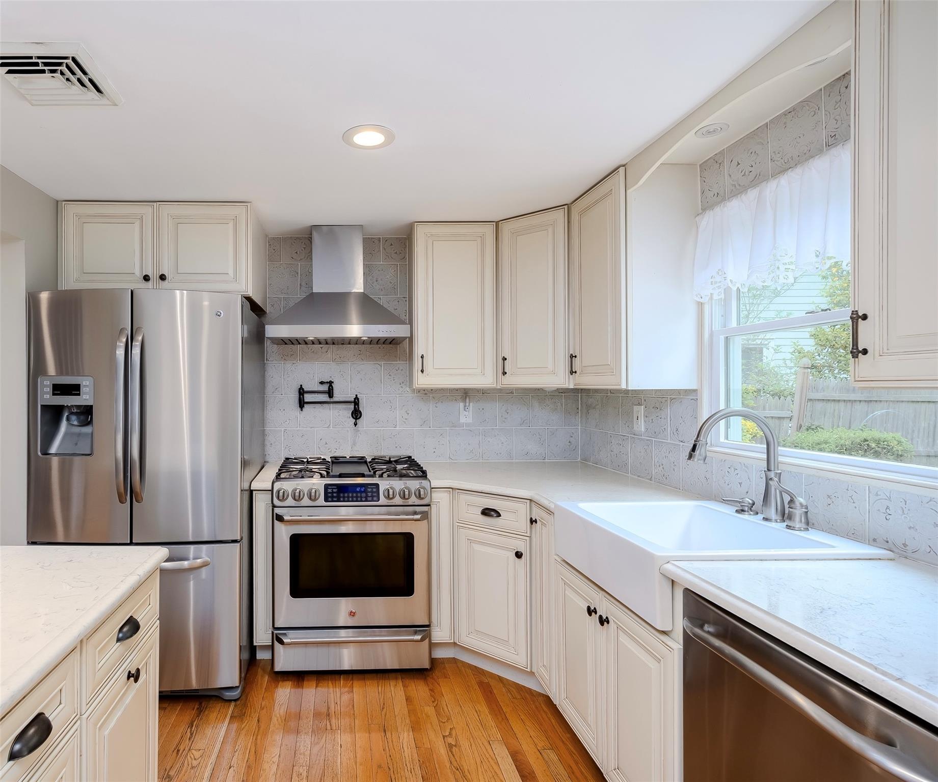Single Family Main  Suffolk County, NY 11768, MLS-868958-11