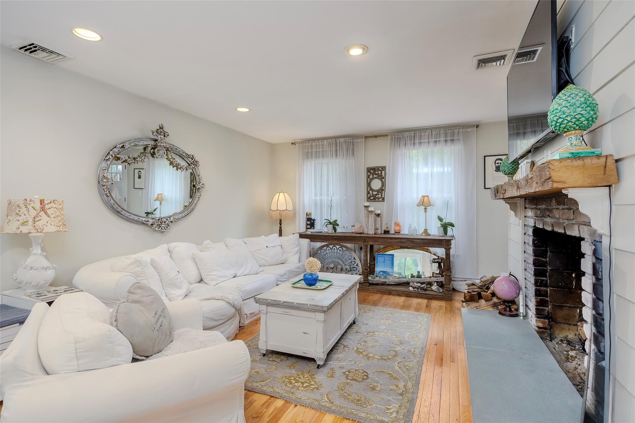 Single Family Main  Suffolk County, NY 11768, MLS-868958-4