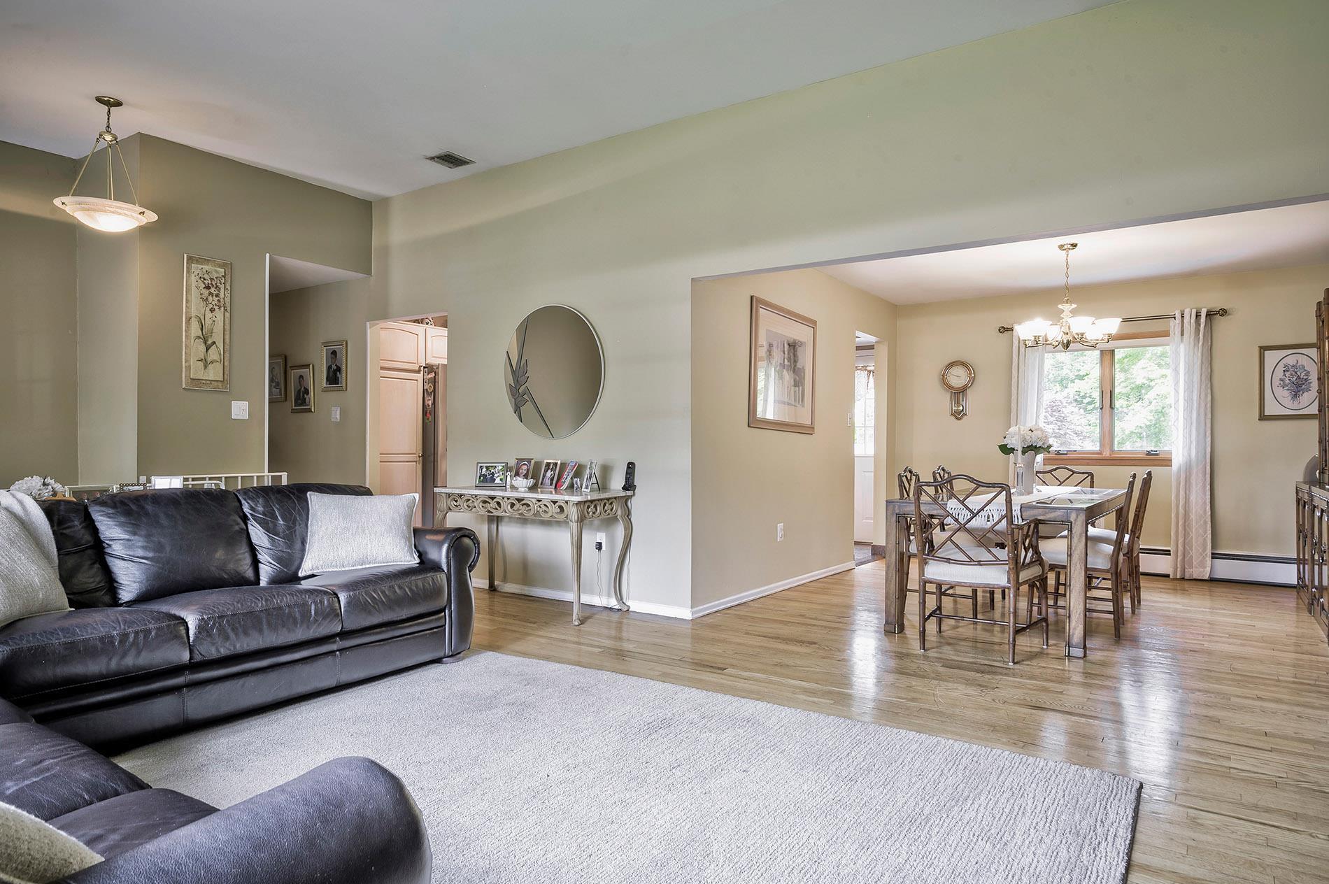 Single Family Glen  Nassau County, NY 11547, MLS-868970-10