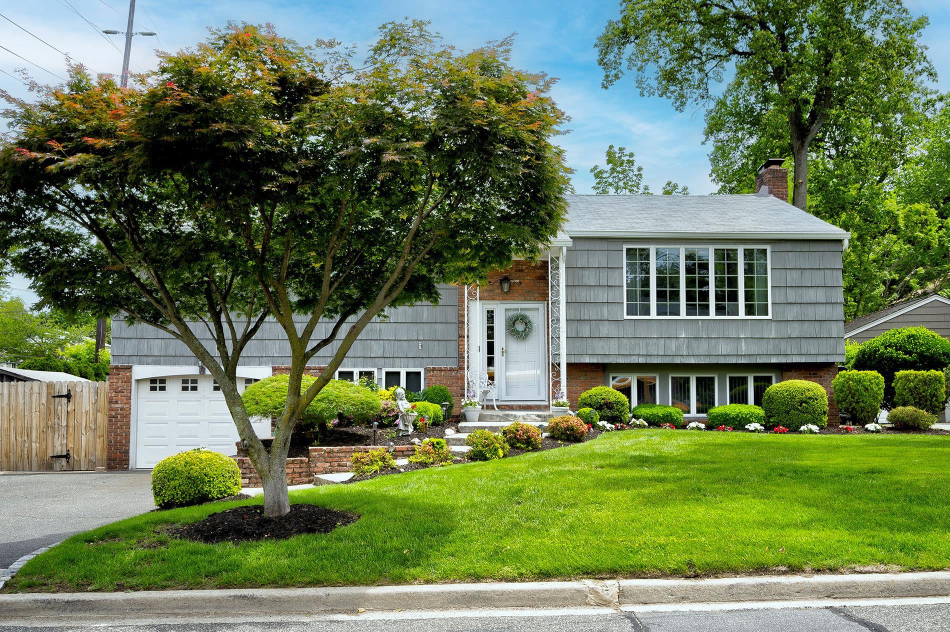 Single Family Glen  Nassau County, NY 11547, MLS-868970-2