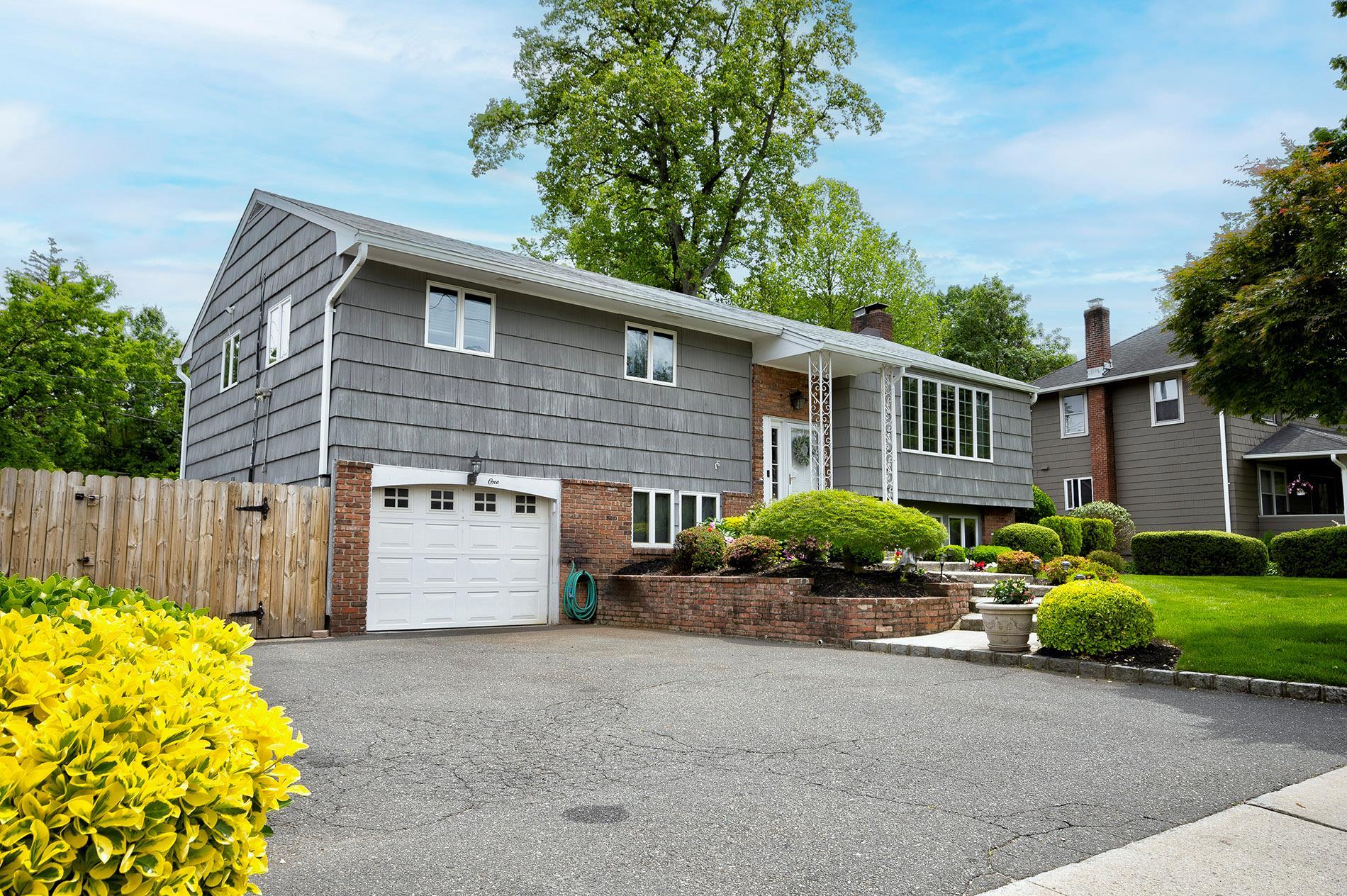 Single Family Glen  Nassau County, NY 11547, MLS-868970-3