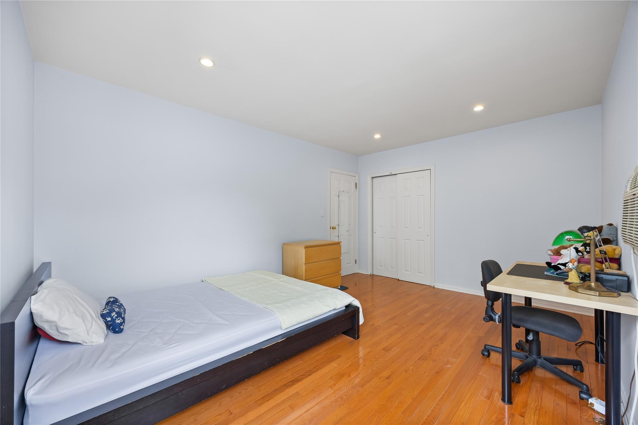 Single Family Garland  Queens, NY 11364, MLS-868993-18