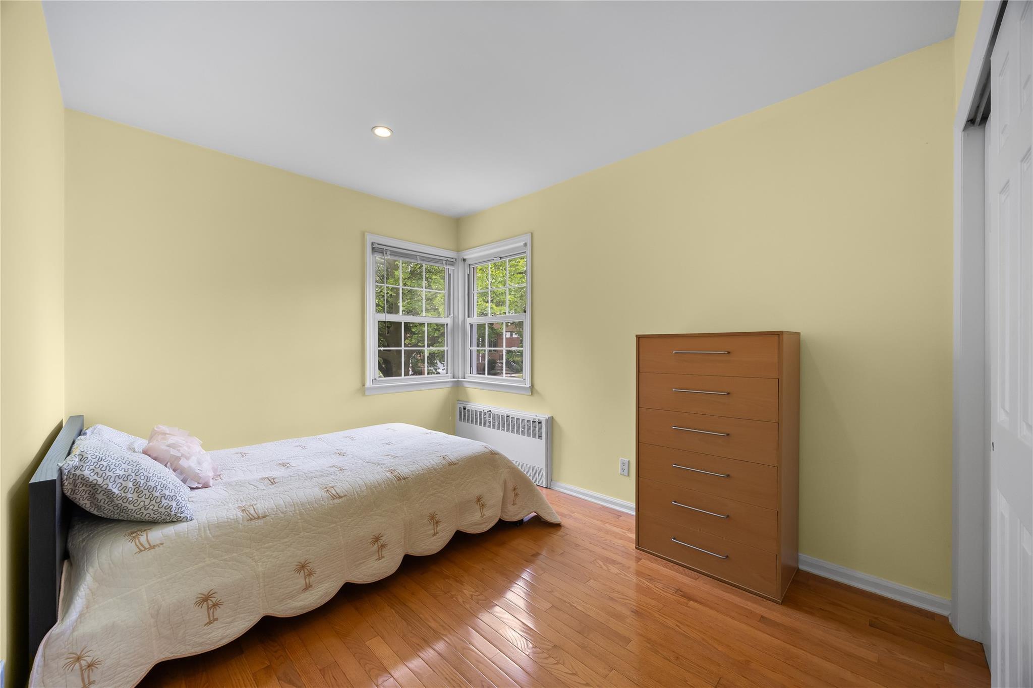 Single Family Garland  Queens, NY 11364, MLS-868993-19