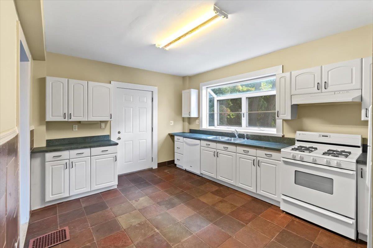 Single Family Broadway  Westchester County, NY 10522, MLS-869012-10