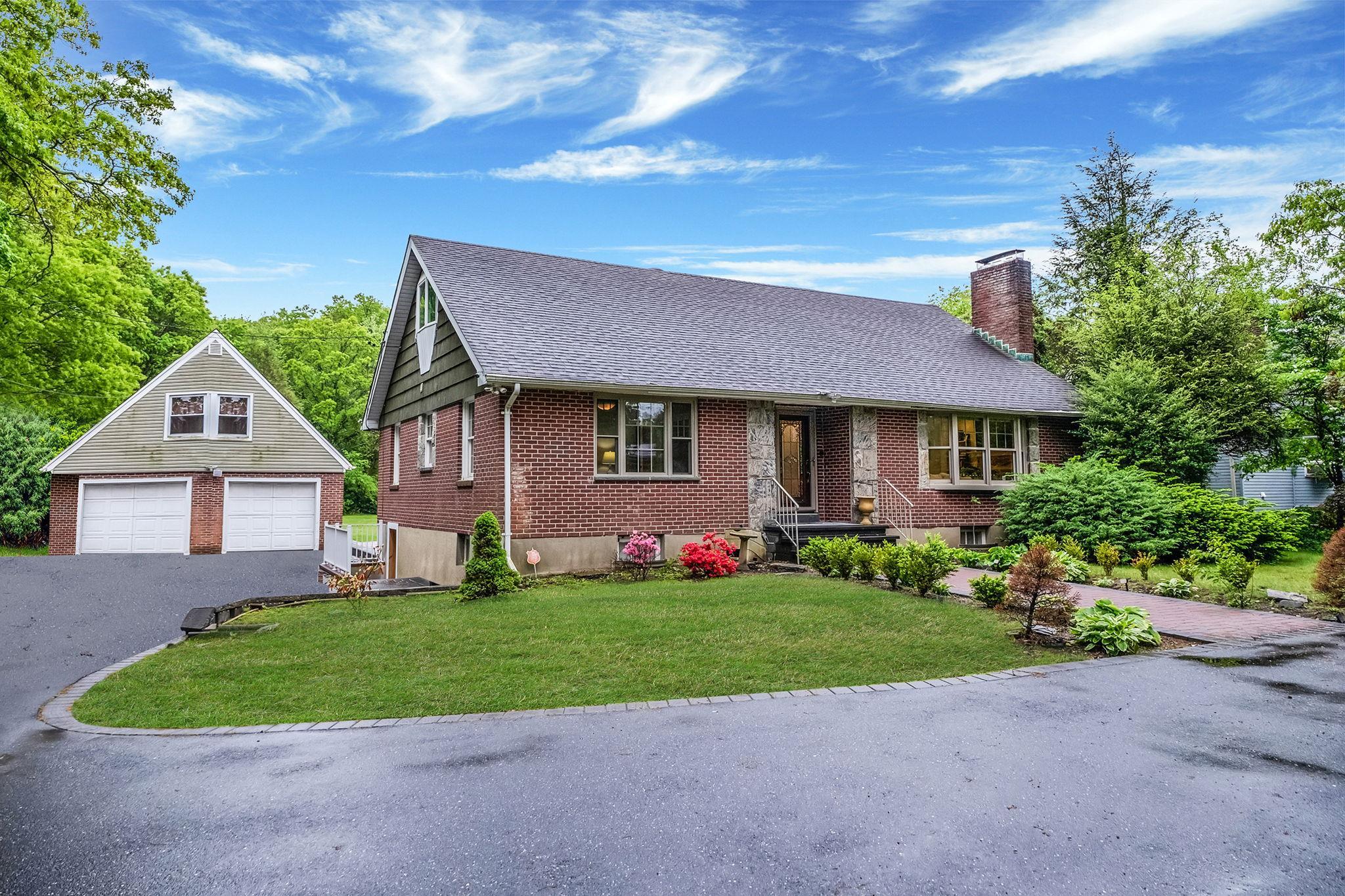 Single Family Clay Pitts  Suffolk County, NY 11740, MLS-869044-2