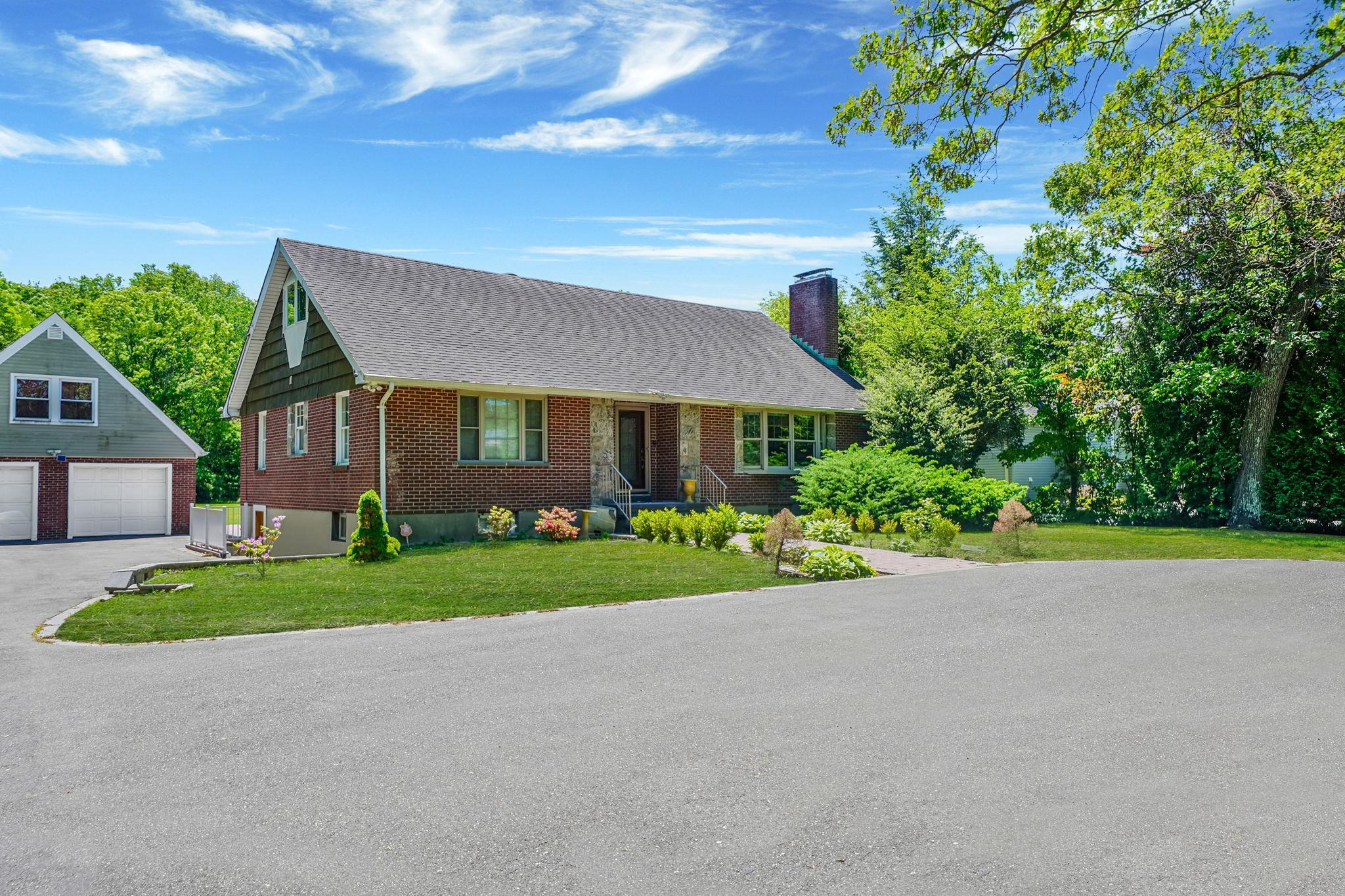 Single Family Clay Pitts  Suffolk County, NY 11740, MLS-869044-3