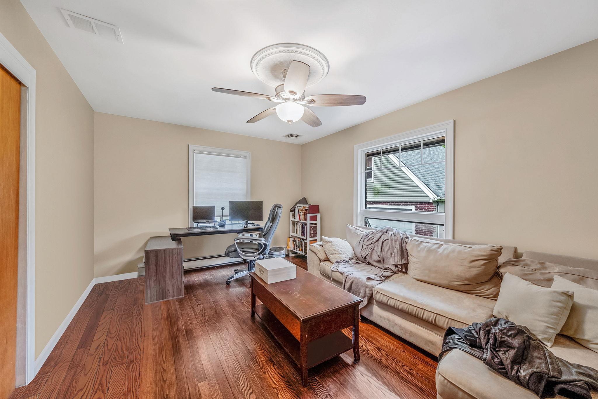 Single Family Clay Pitts  Suffolk County, NY 11740, MLS-869044-32